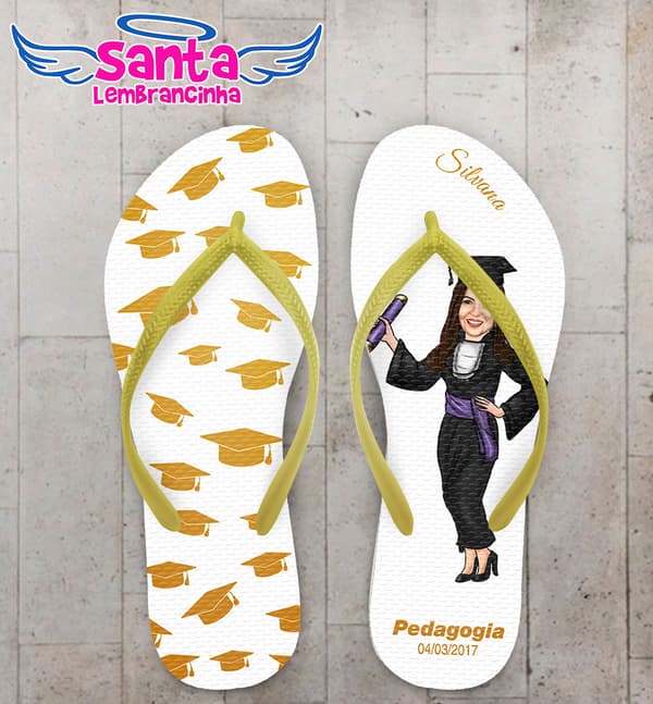 Chinelo Formatura Pedagogia Caricatura com Capelos COD 5824