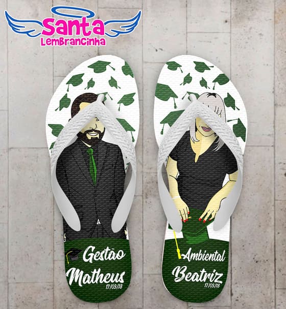 Chinelo Formatura Gestão Ambiental Caricaturas com Capelos no Fundo COD 5823